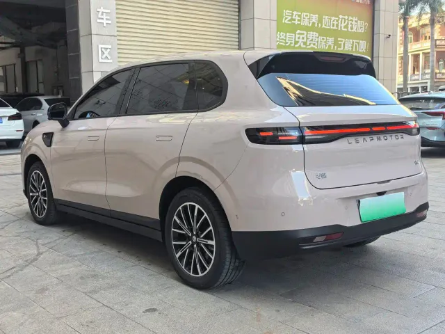 Leapmotor B10 — Фото автомобиля 3