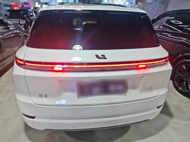 Li Auto L7 — Фото автомобиля 5