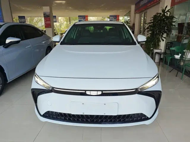 Geely Geometry G6 — Фото автомобиля 2
