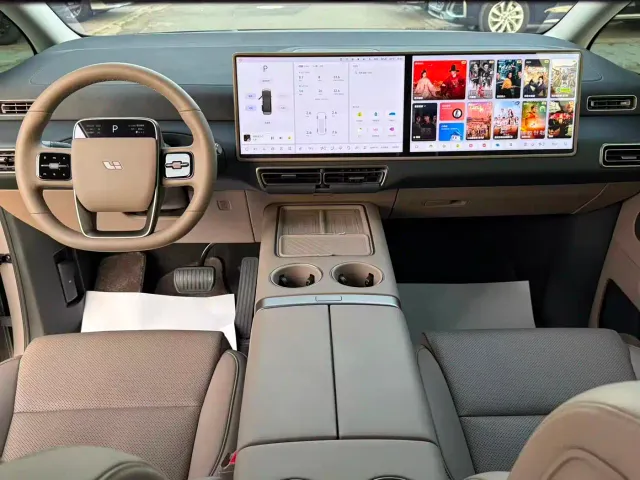 Li Auto MEGA — Фото автомобиля 9