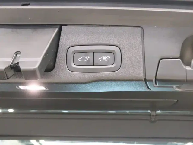 Volvo XC60 — Фото автомобиля 19