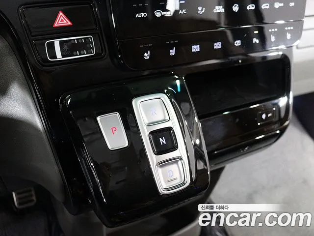 Hyundai Staria Staria 4WD Lounge 9 мест — Фото автомобиля 9