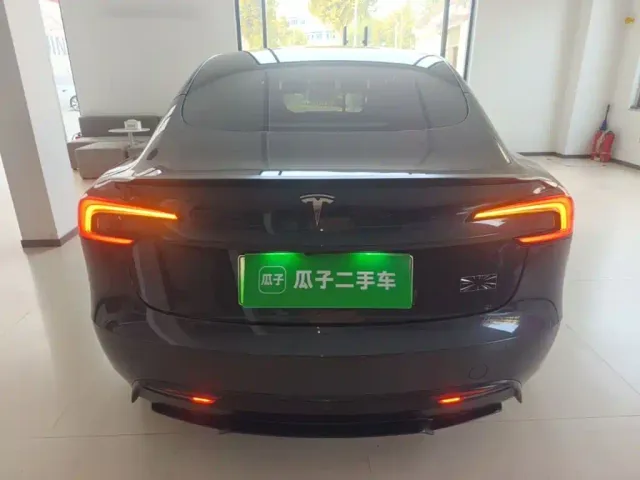 Tesla Model 3 — Фото автомобиля 5