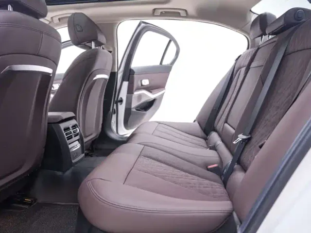 BMW 3 Series — Фото автомобиля 23