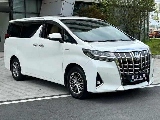 Toyota Alphard — Фото автомобиля 3