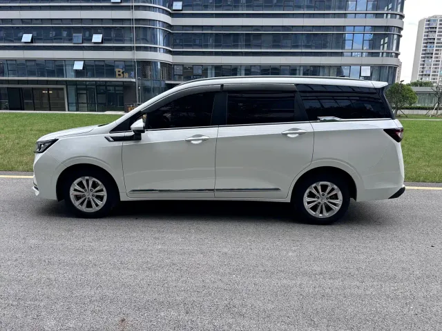Wuling Jiachen — Фото автомобиля 6