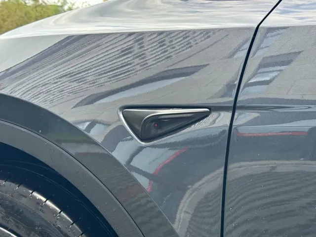 Tesla Model Y — Фото автомобиля 9