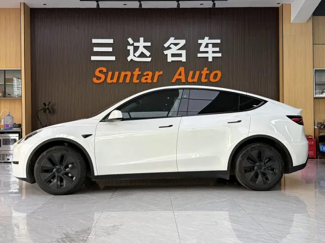 Tesla Model Y — Фото автомобиля 7
