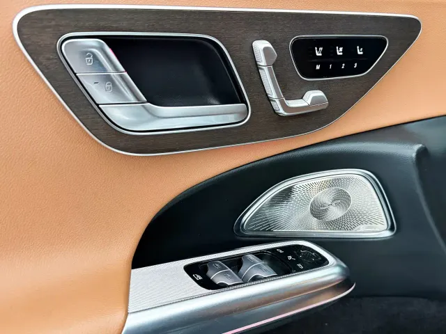 Mercedes-Benz E-Class — Фото автомобиля 15