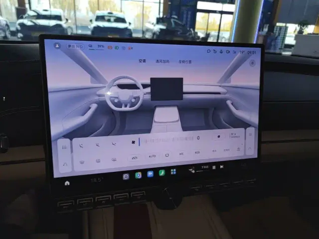 Xiaomi SU7 — Фото автомобиля 12