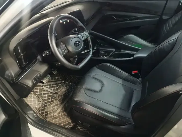 Hyundai Elantra — Фото автомобиля 12