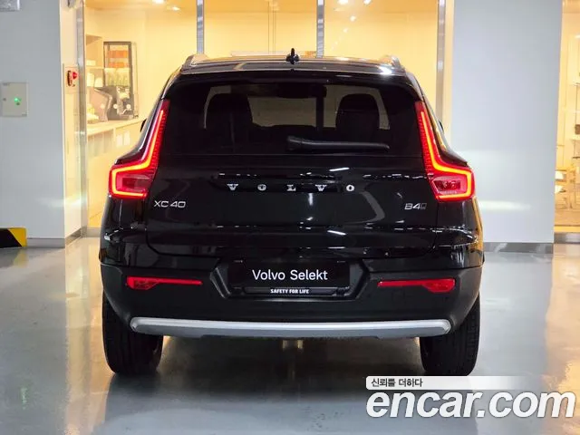 Volvo XC40 — Фото автомобиля 4
