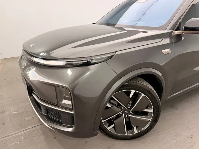Li Auto L9 — Фото автомобиля 11