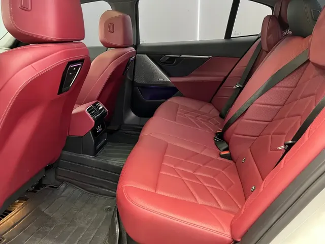 BMW 5 Series — Фото автомобиля 8