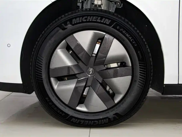 Li Auto MEGA — Фото автомобиля 11