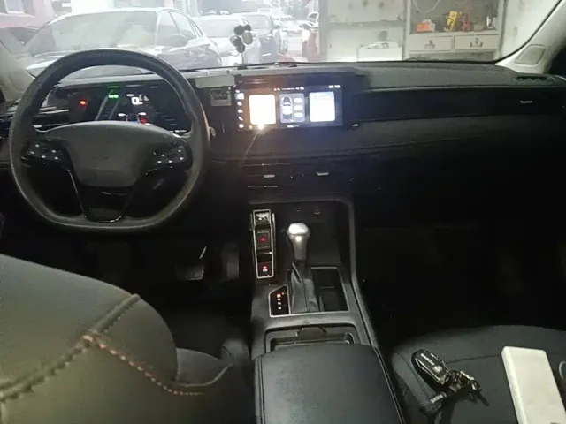 Roewe i5 — Фото автомобиля 9