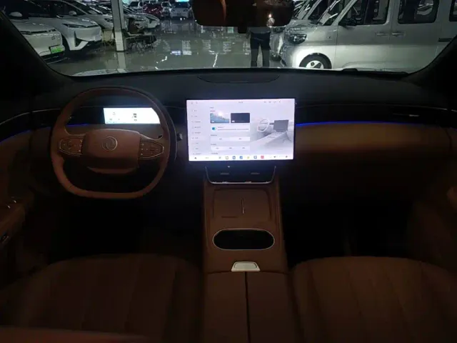 Dongfeng Aeolus L8 — Фото автомобиля 9