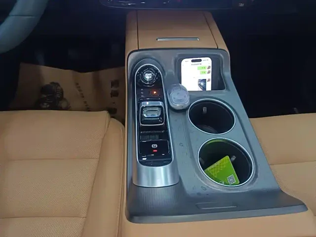 GAC Trumpchi E8 — Фото автомобиля 13