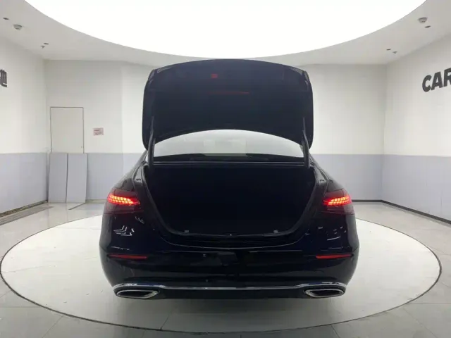 Mercedes-Benz E-Class — Фото автомобиля 29
