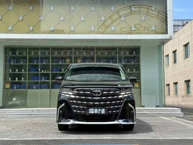 Toyota Alphard — Фото автомобиля 2