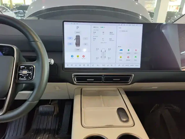 Li Auto MEGA — Фото автомобиля 12