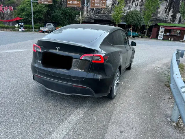 Tesla Model Y — Фото автомобиля 8