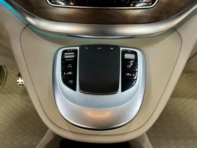 Mercedes-Benz V-Class — Фото автомобиля 12