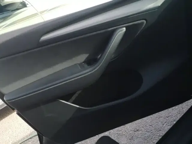 Tesla Model Y — Фото автомобиля 7