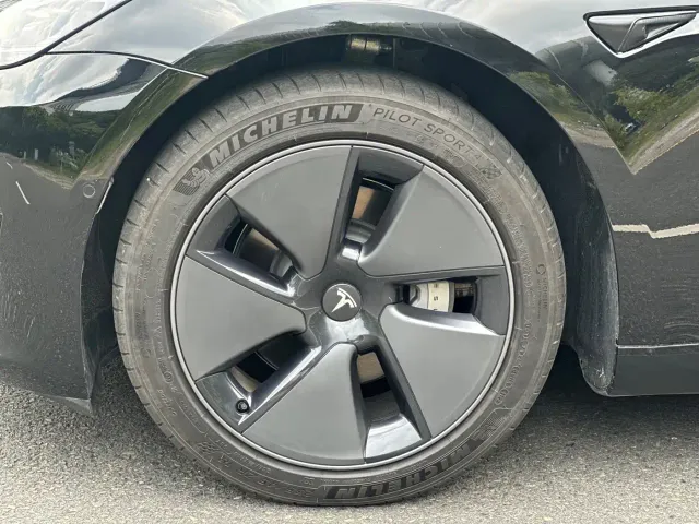 Tesla Model 3 — Фото автомобиля 15