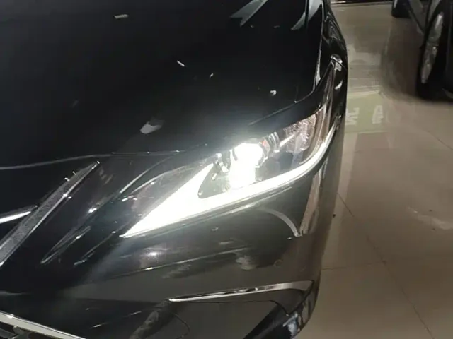 Lexus ES — Фото автомобиля 23