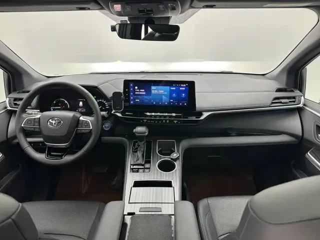 Toyota Sienna — Фото автомобиля 18