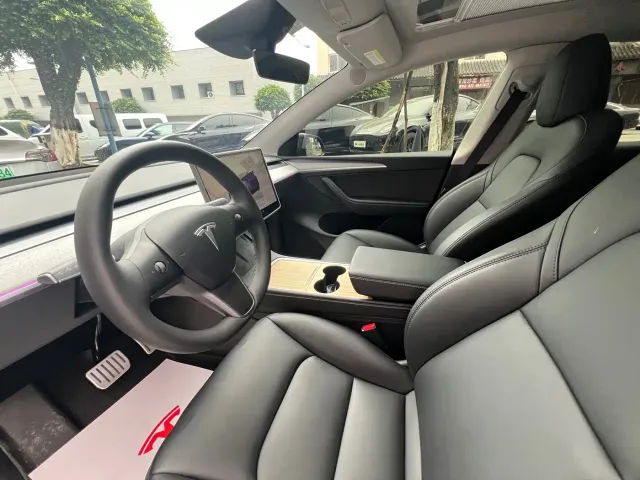 Tesla Model Y — Фото автомобиля 7