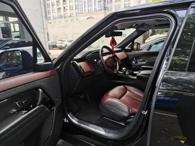 Land Rover Range Rover Sport — Фото автомобиля 3