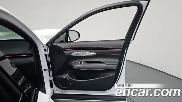 Genesis GV70 — Фото автомобиля 24