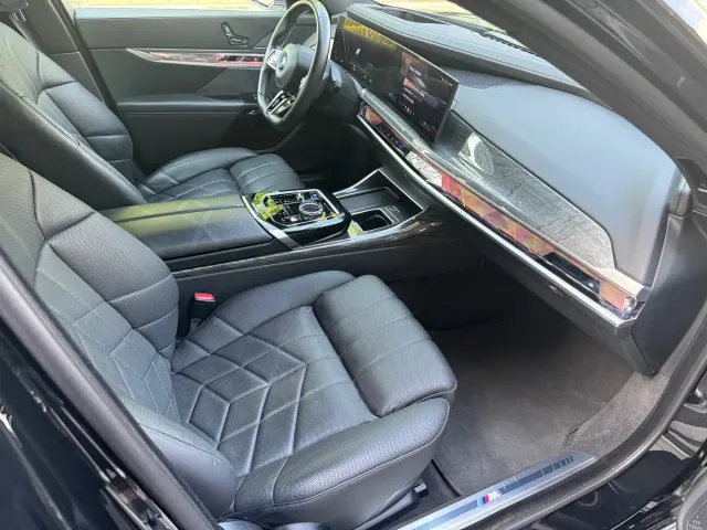BMW i7 — Фото автомобиля 6