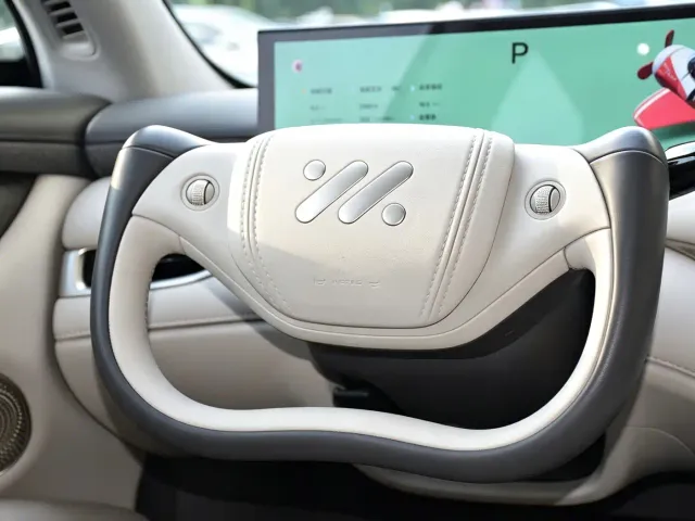 IM Motors LS6 — Фото автомобиля 12