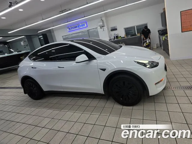 Tesla Model Y — Фото автомобиля 5