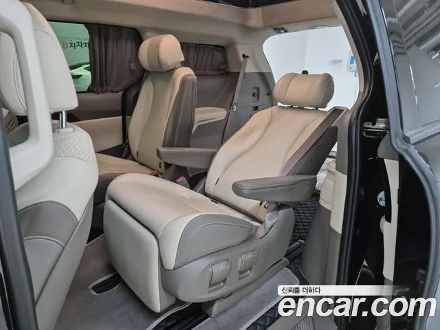 Kia Carnival Generation 4 — Фото автомобиля 12