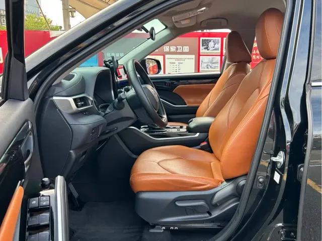Toyota Highlander — Фото автомобиля 3