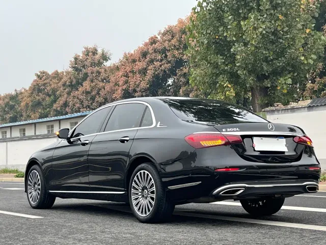 Mercedes-Benz E-Class — Фото автомобиля 6