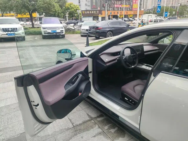 Xiaomi SU7 — Фото автомобиля 13