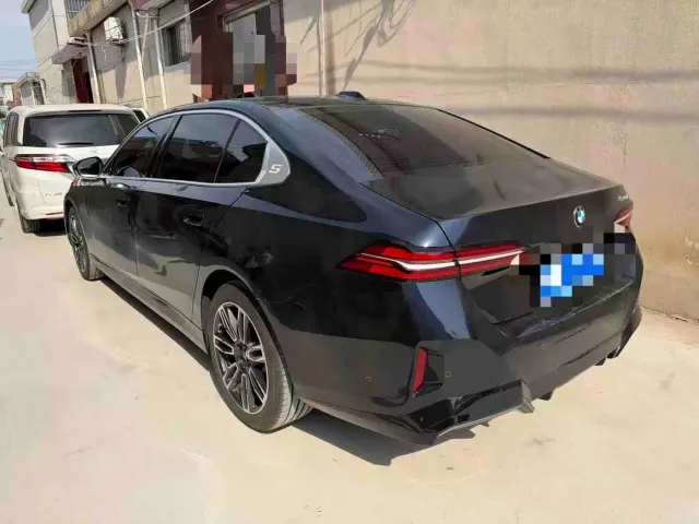 BMW 5 Series — Фото автомобиля 4