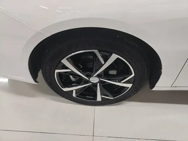 Roewe i5 — Фото автомобиля 22