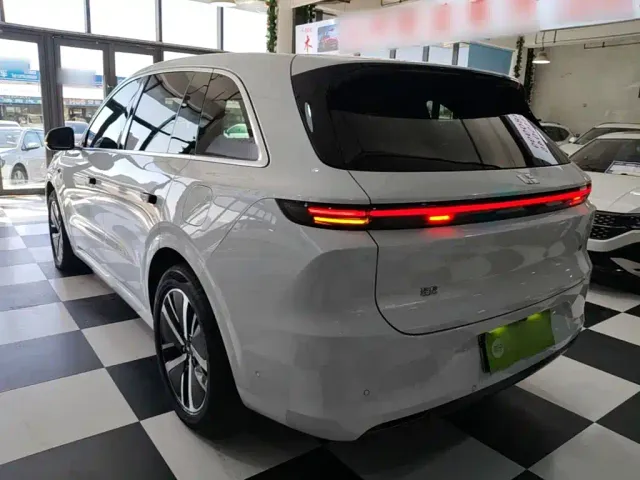 Li Auto L6 — Фото автомобиля 4