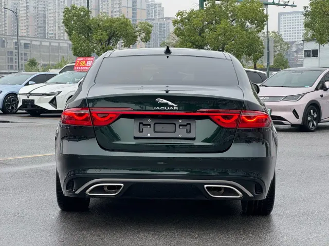 Jaguar XFL — Фото автомобиля 9