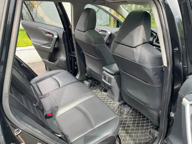 Toyota RAV4 — Фото автомобиля 13