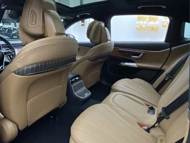Mercedes-Benz E-Class — Фото автомобиля 29