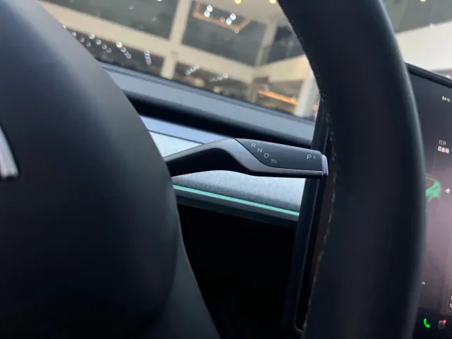 Tesla Model Y — Фото автомобиля 15