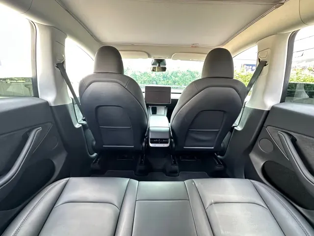 Tesla Model Y — Фото автомобиля 23