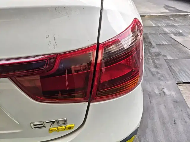 Dongfeng Fengshen E70 — Фото автомобиля 7